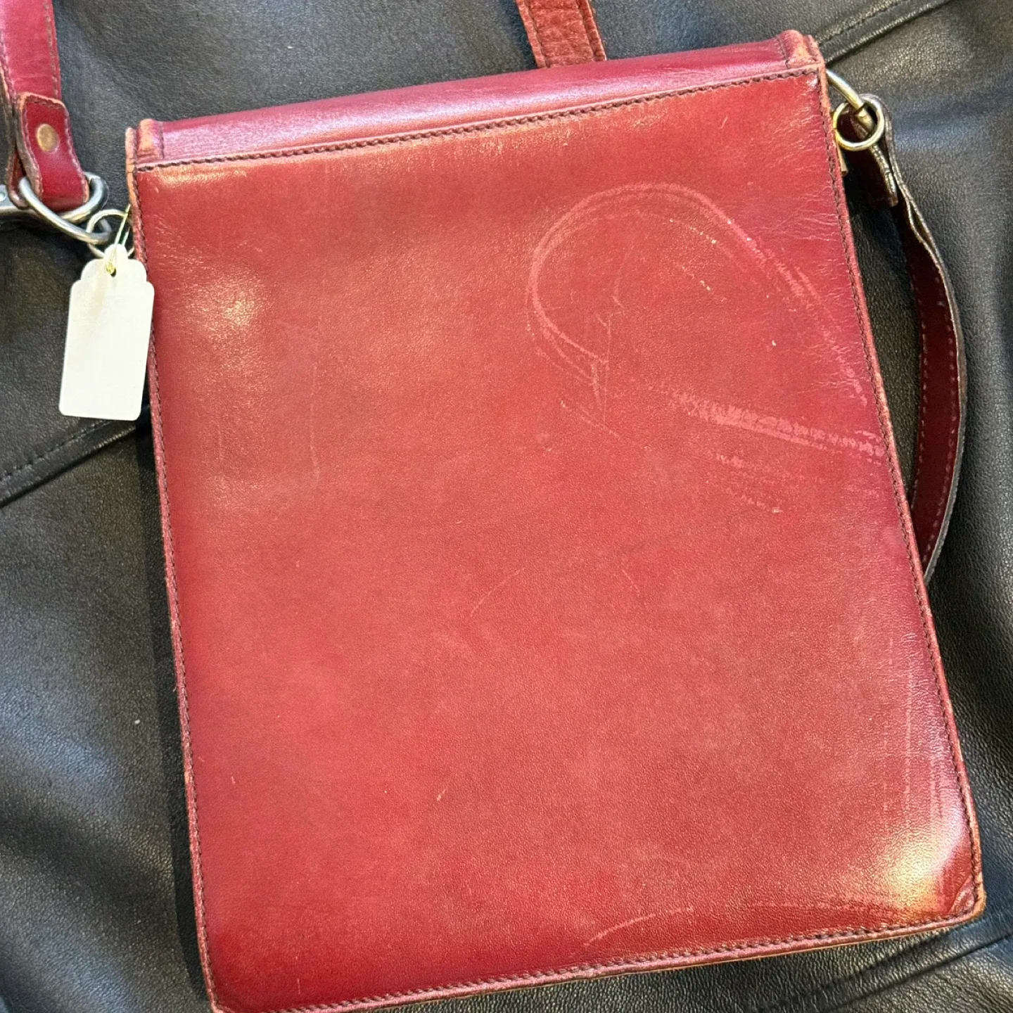 Antique Red Leather Shoulder Bag image indicator(4)