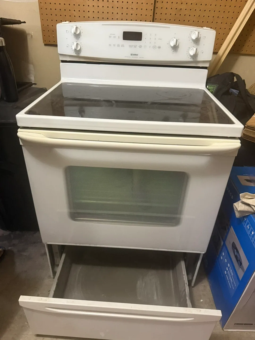 Kenmore Glass-Top Electric Stove – Untested (As-Is) image indicator(3)