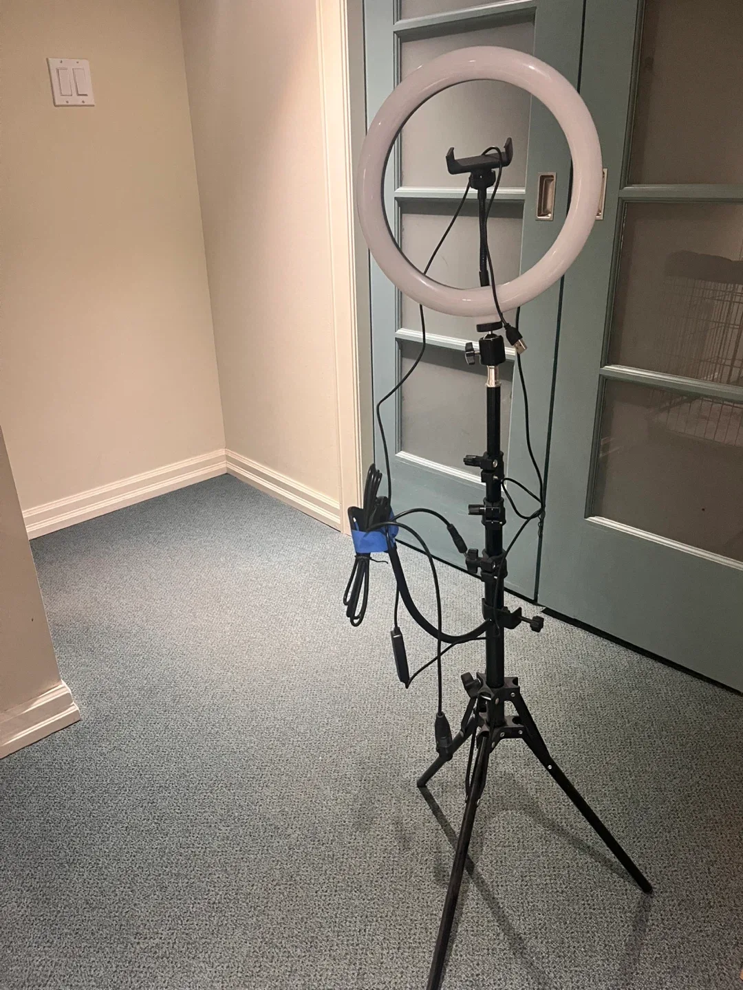 Yesker Ring Light with Tripod Stand image indicator(2)