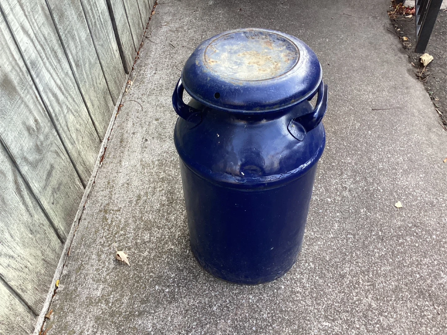 Antique REIDS DAIRY Milk Can Belleville Ontario Painted Blue ! - photo 4