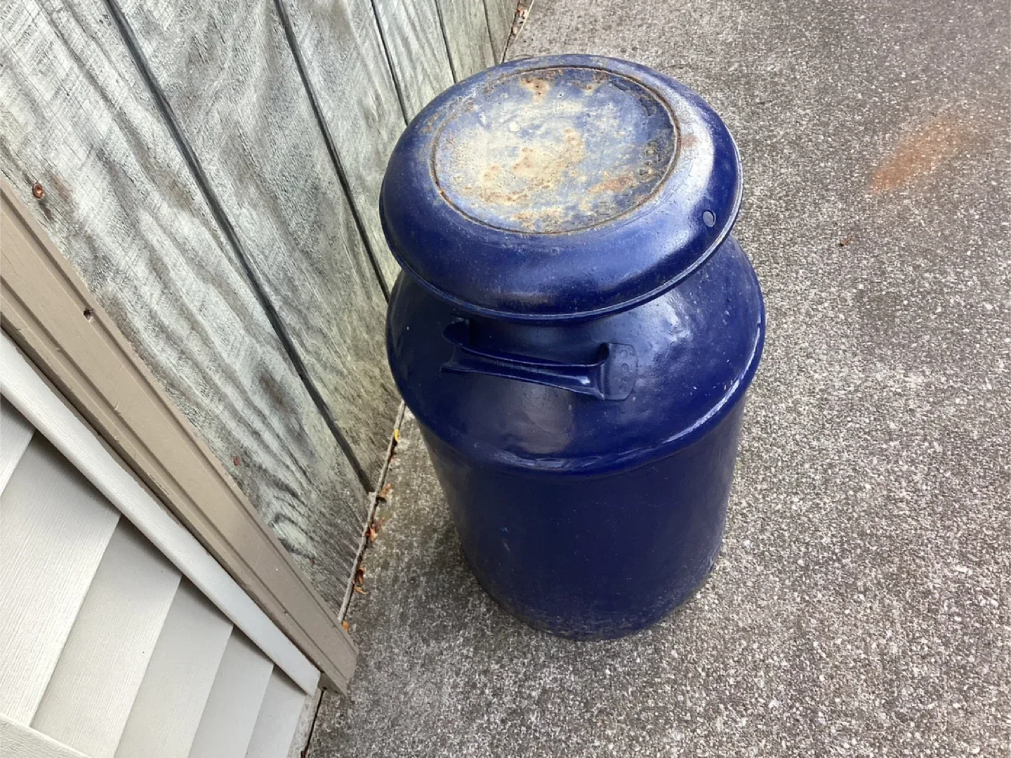 Antique REIDS DAIRY Milk Can Belleville Ontario Painted Blue ! image indicator(3)