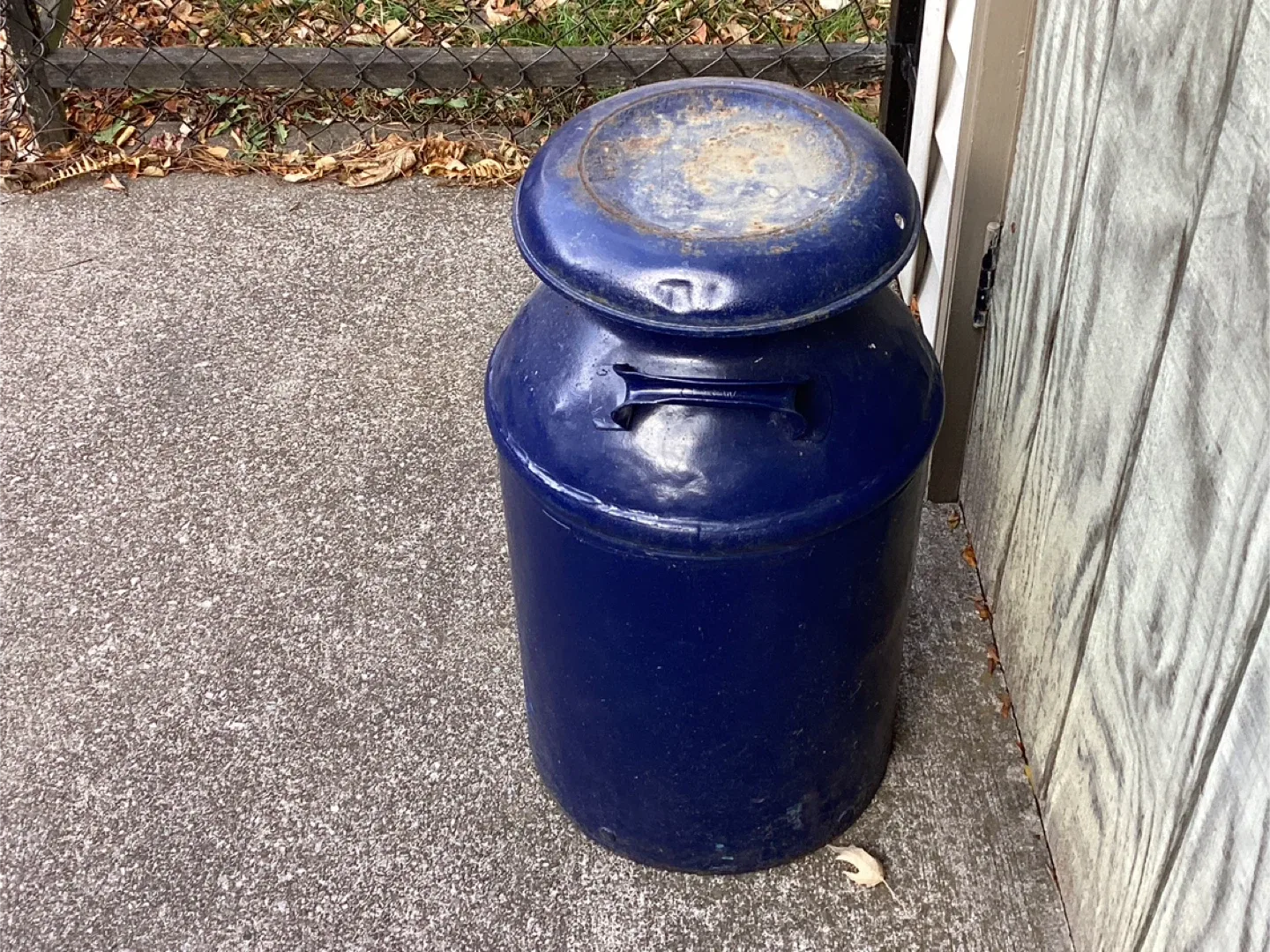 Antique REIDS DAIRY Milk Can Belleville Ontario Painted Blue ! image indicator(2)