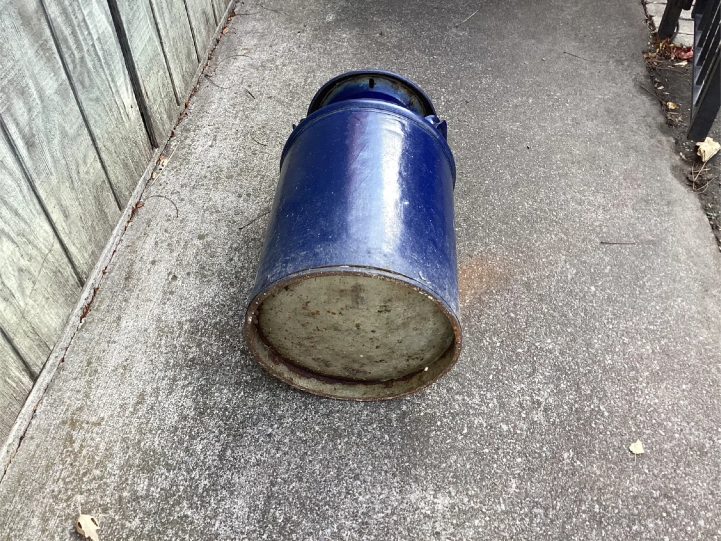 Antique REIDS DAIRY Milk Can Belleville Ontario Painted Blue ! image indicator(7)