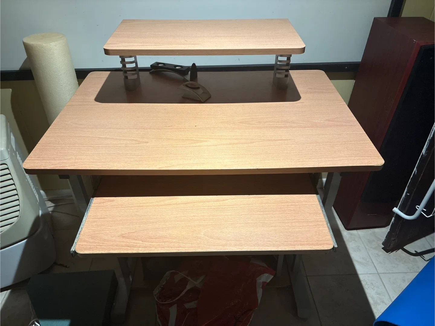 Wooden Standing Desk with Keyboard Tray image indicator(5)