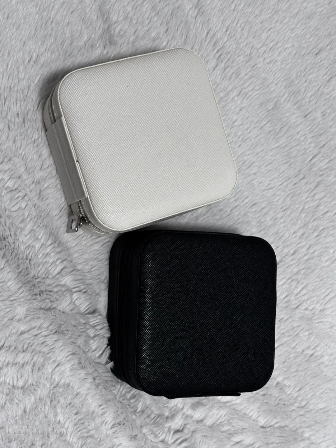 Jewellery Box Organizer,jewelry travel case-White,black image indicator(2)