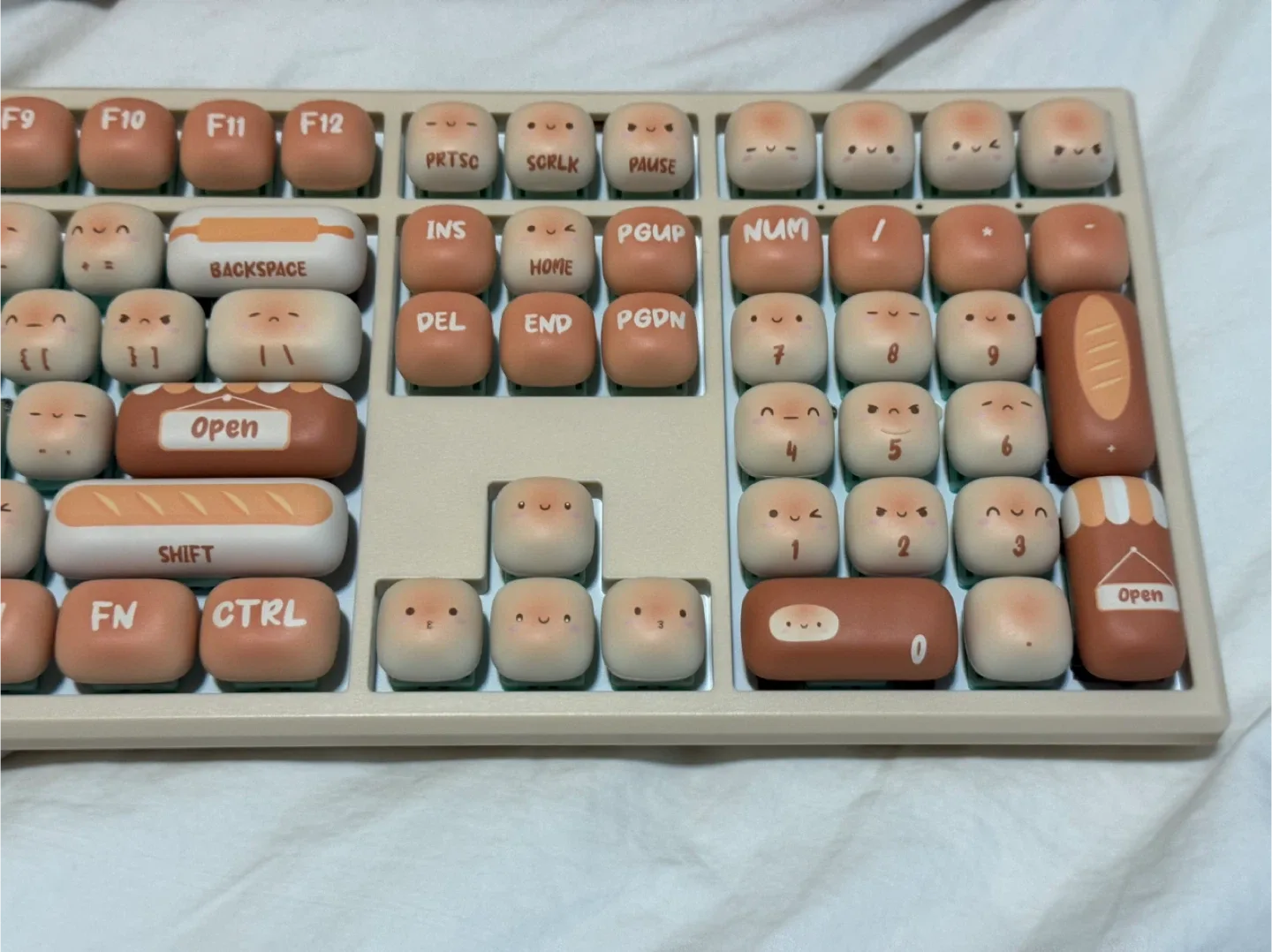 Akko x MonsGeek MG108B Bun Wonderland Keyboard image indicator(4)
