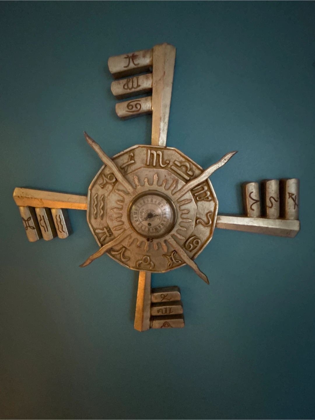 Vintage Decorative Key Wall Clock