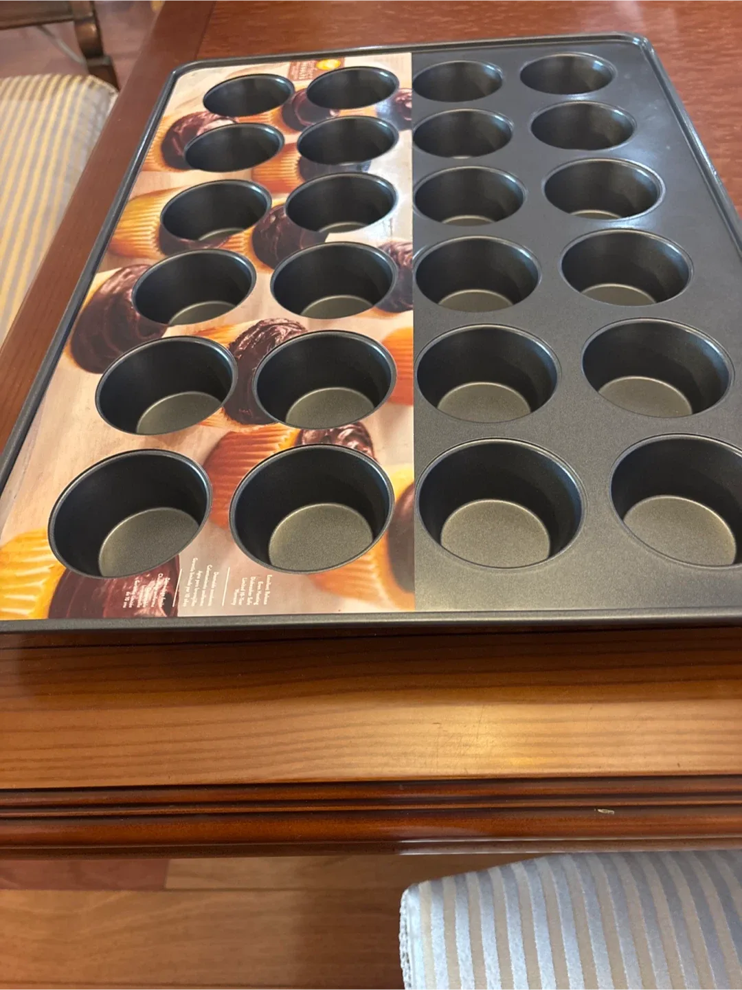 Wilton Perfect Results 24-Cup Muffin Pan image indicator(5)
