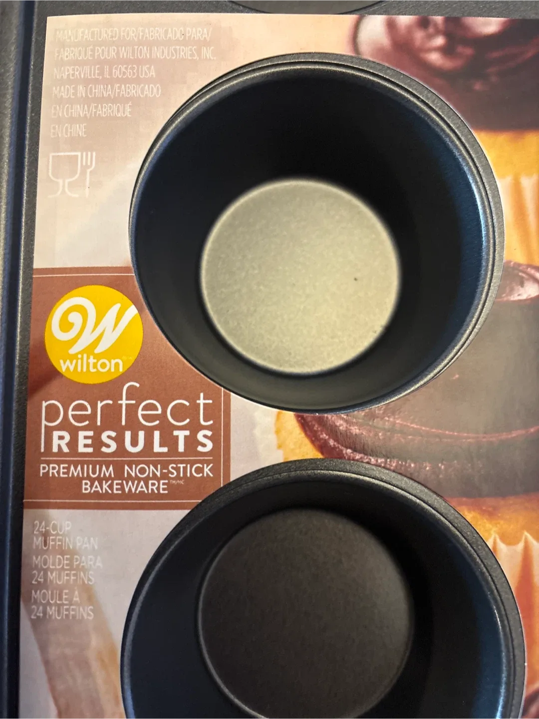 Wilton Perfect Results 24-Cup Muffin Pan image indicator(3)