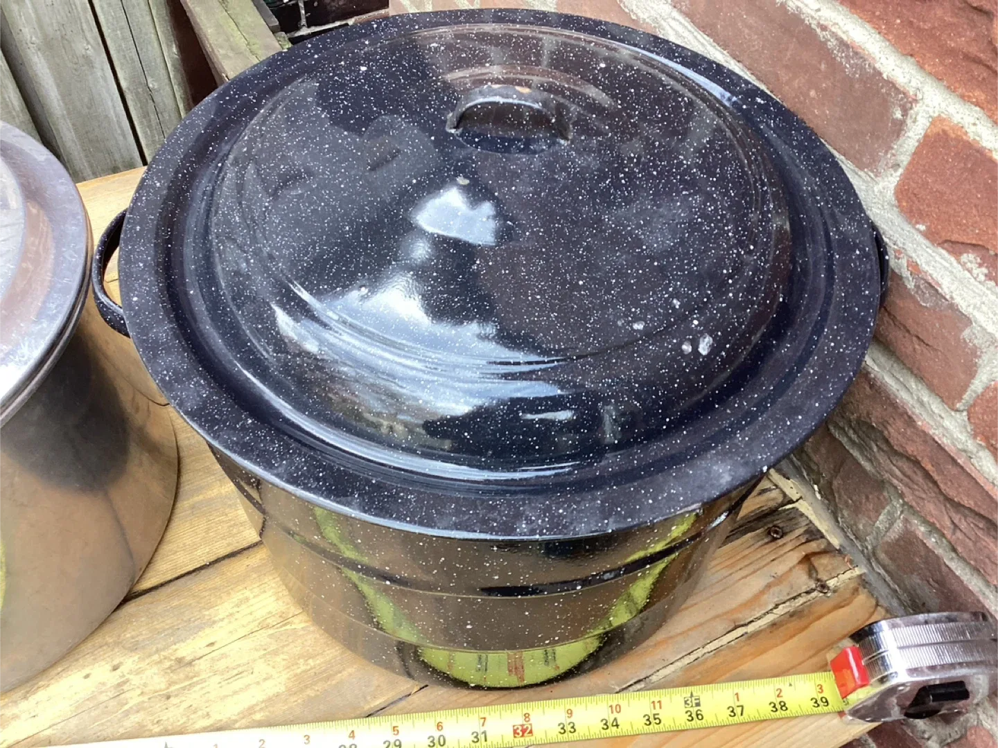 WearEver Stock Pot with Lid image indicator(5)