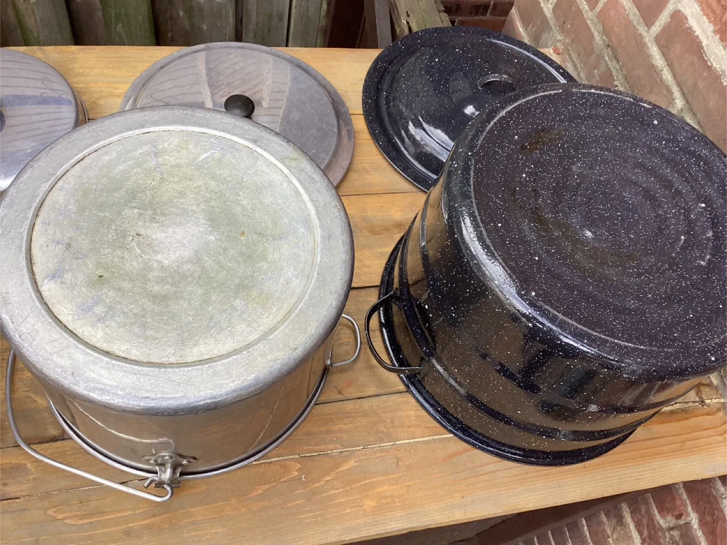 WearEver Stock Pot with Lid image indicator(10)