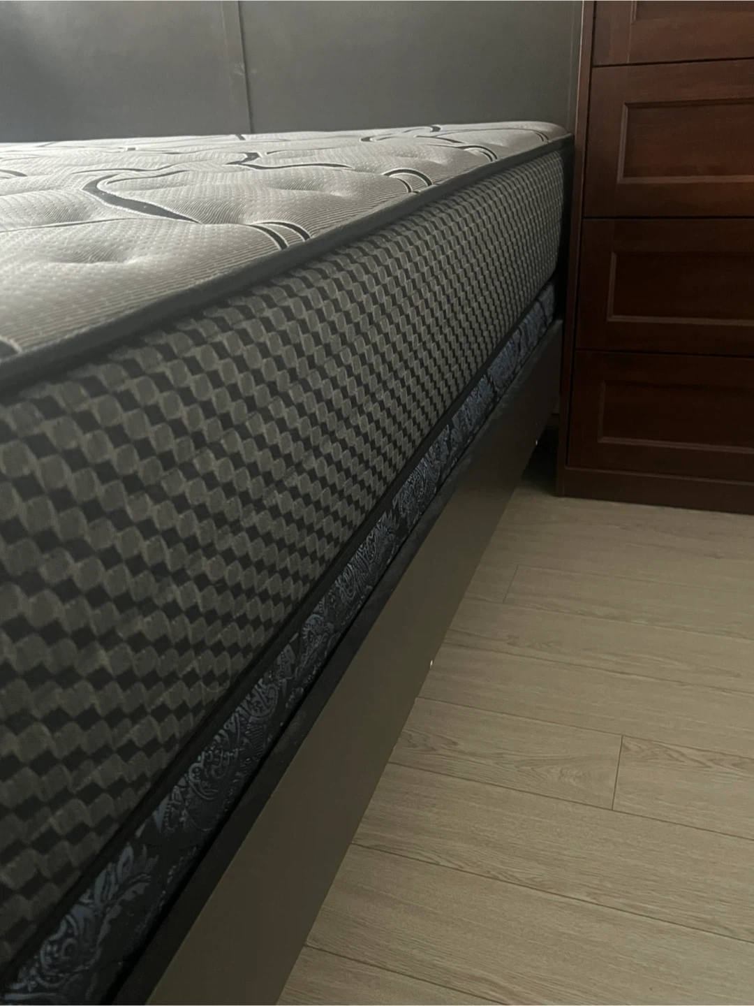 Wooden Queen Bed Frame+Mattres - photo 2