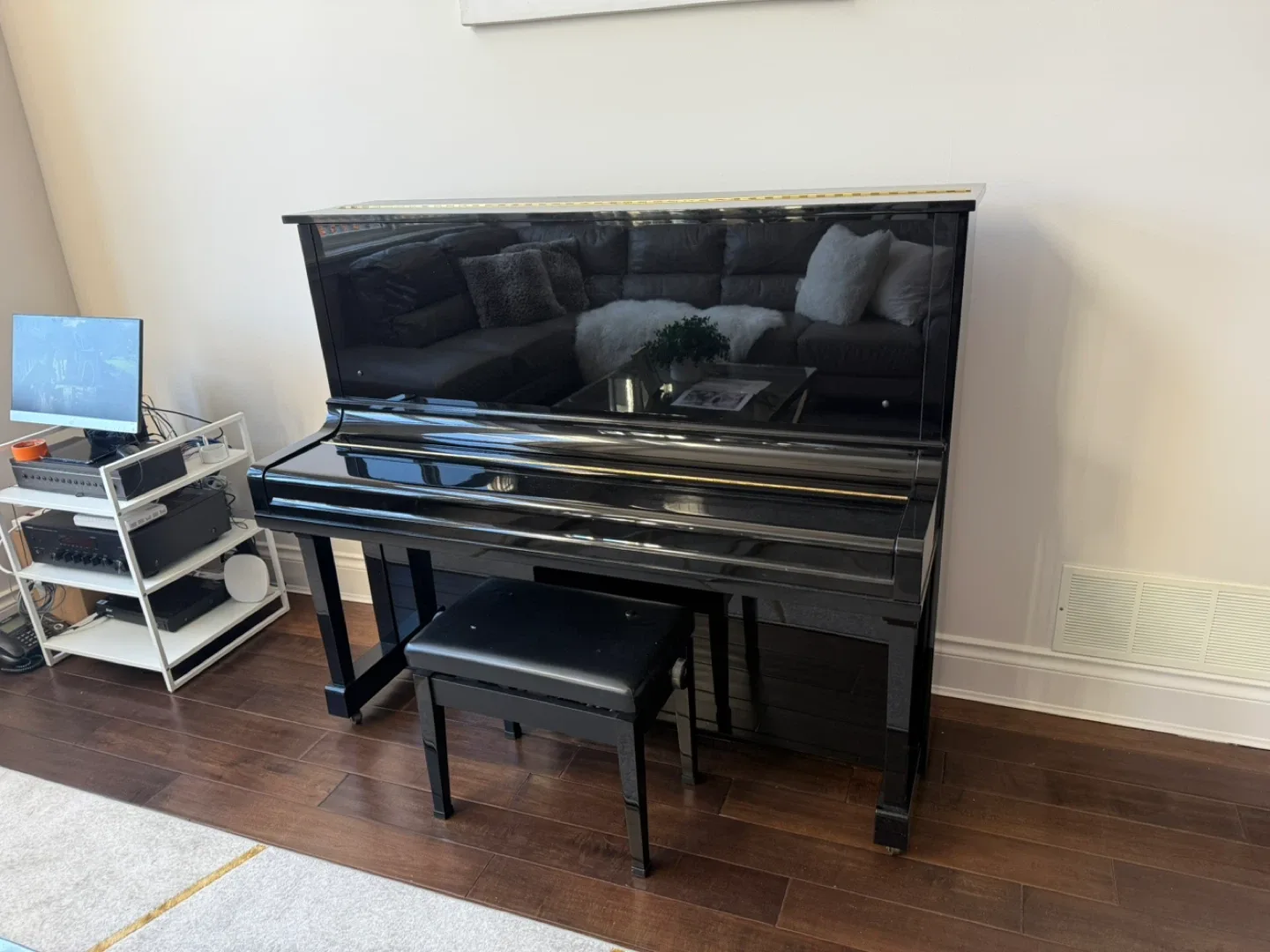 Yamaha Upright Piano with Bench image indicator(2)