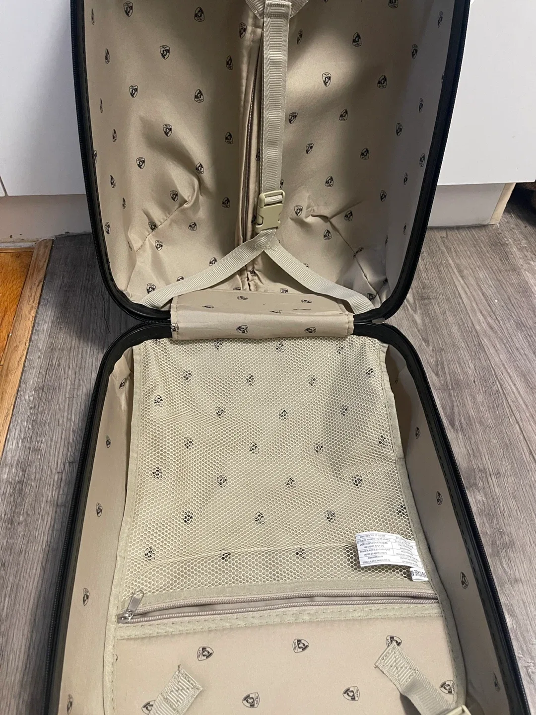 HEYS Black Carry-On Luggage image indicator(4)