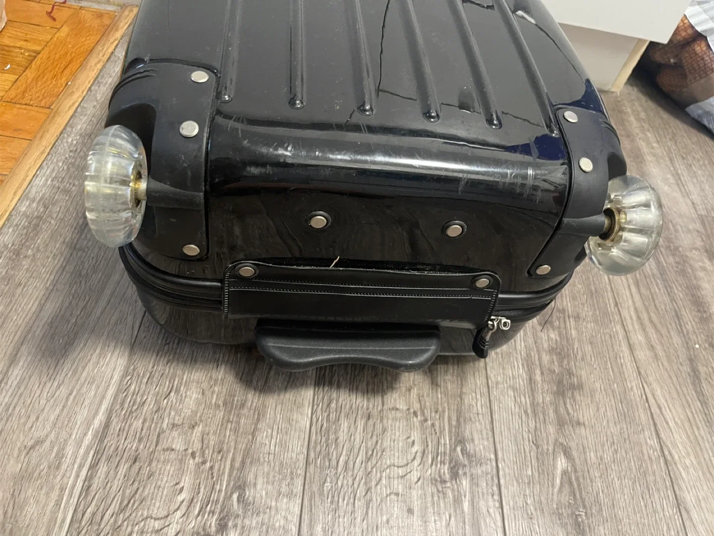 HEYS Black Carry-On Luggage image indicator(8)