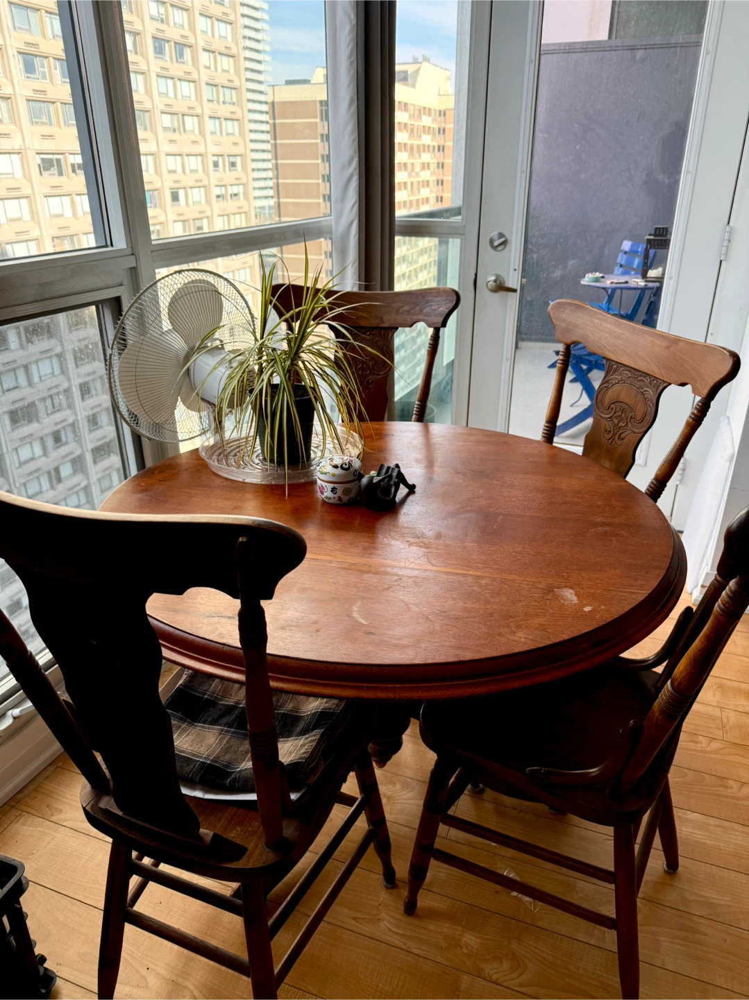 Vintage Round Wooden Dining Table with 4 Chairs
