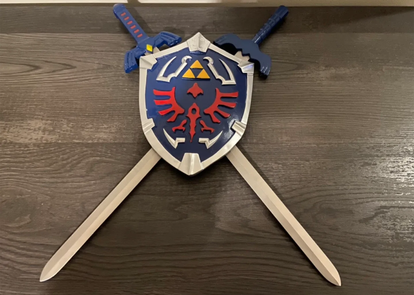 New Zelda Hylian Shield & Swords Wall Display Set image indicator(3)
