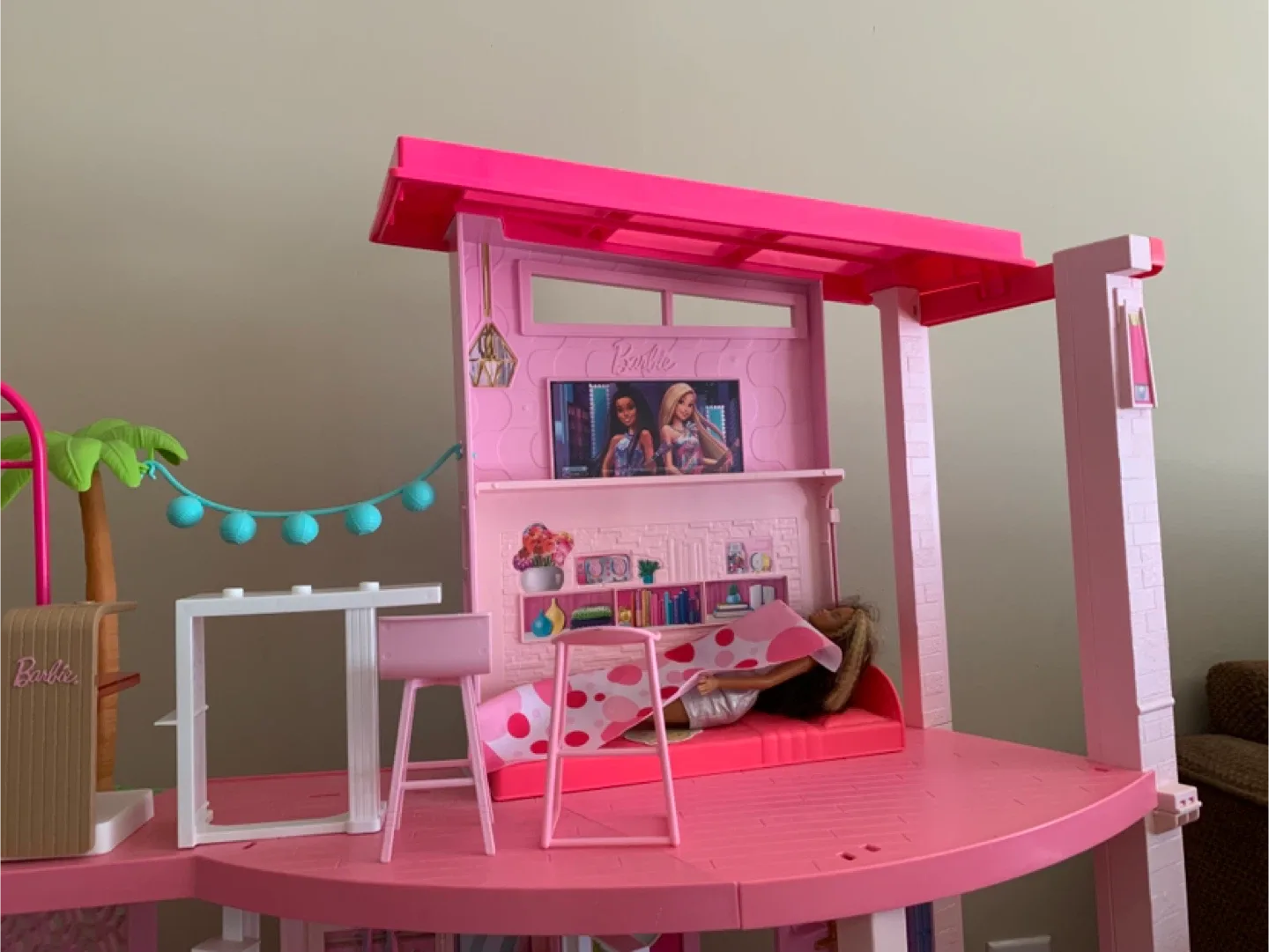 Barbie Dreamhouse Playset with Slide & Pool image indicator(2)