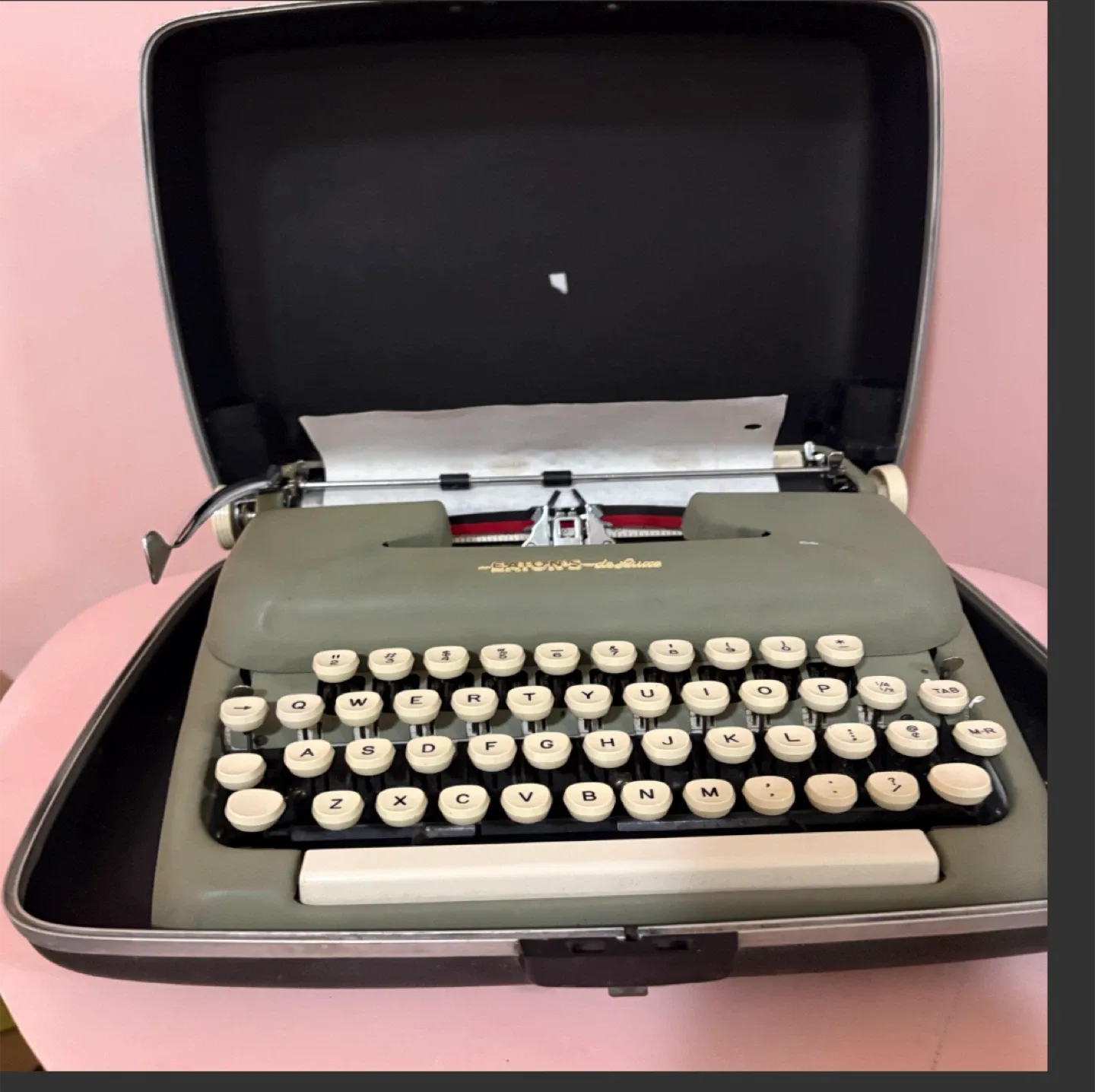 Eaton's de Luxe Vintage Typewriter