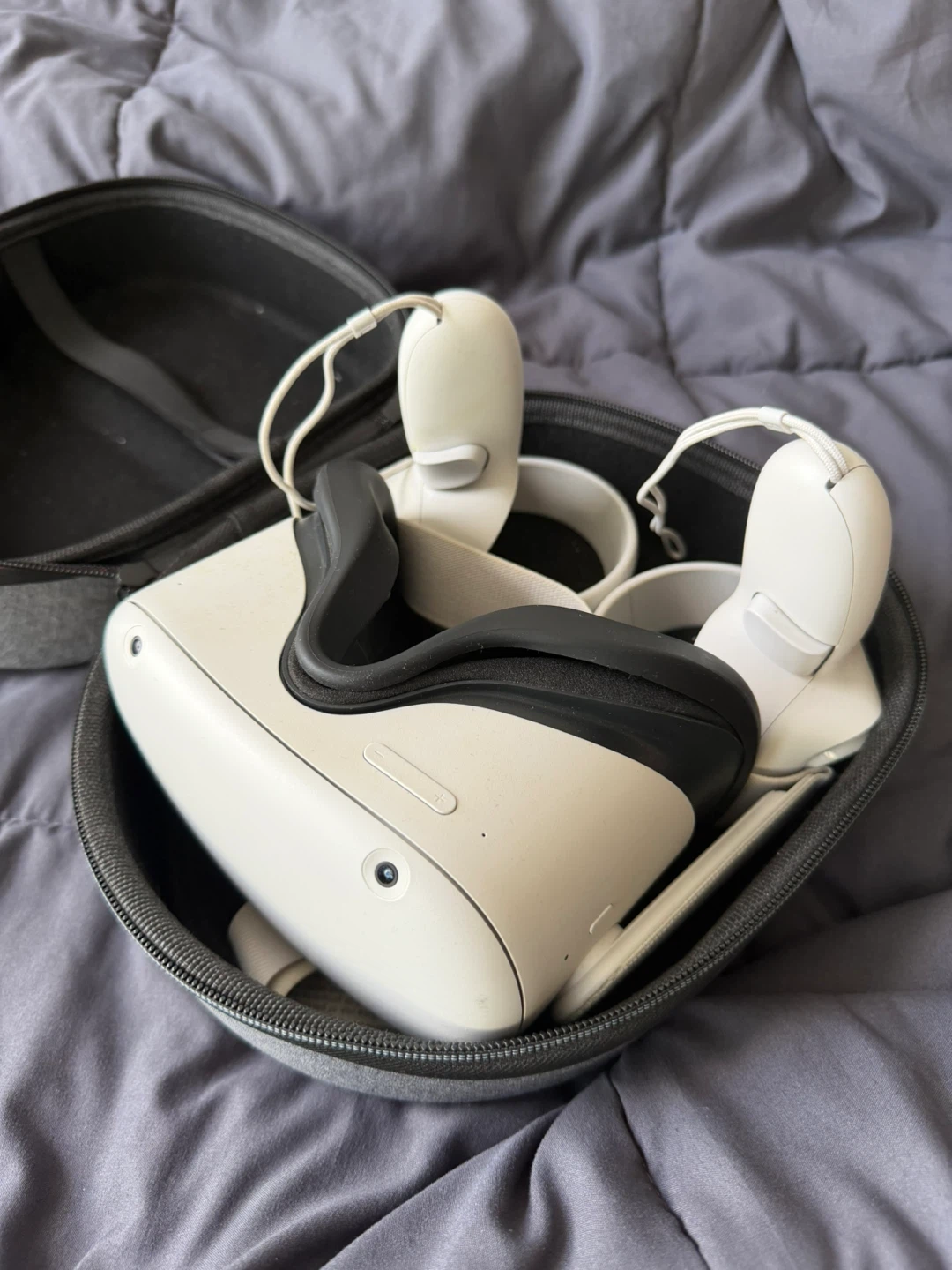 Oculus Quest 2 VR Headset with Case