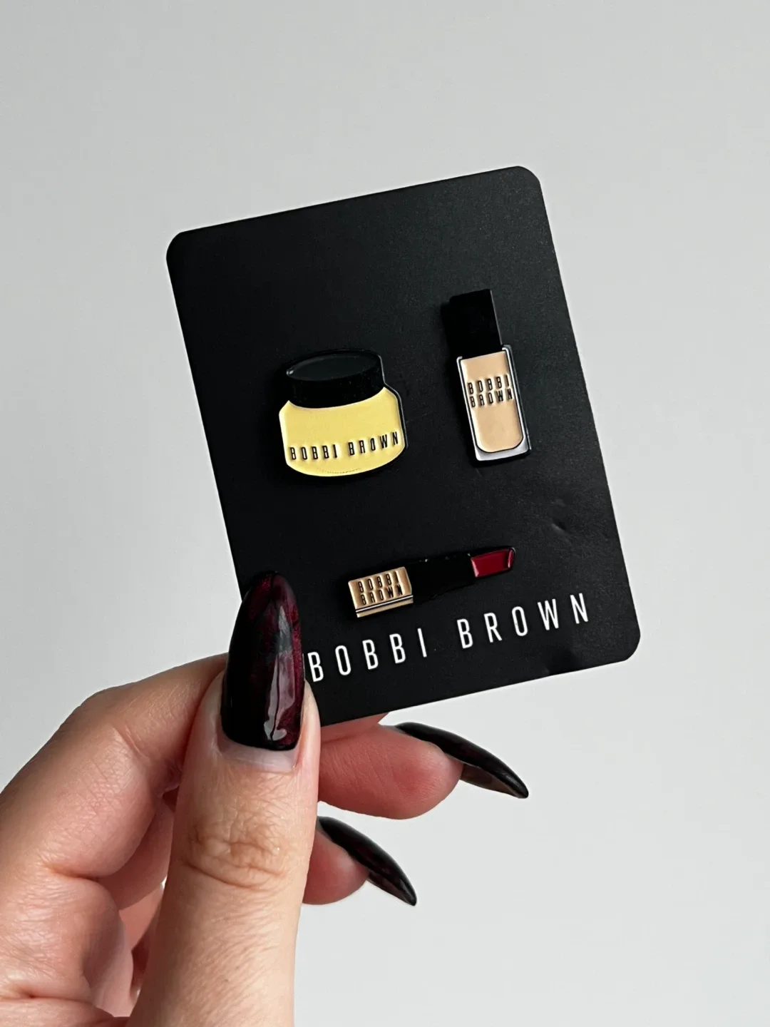 Cute Bobbi Brown Pin Set 💋💄 image indicator(2)
