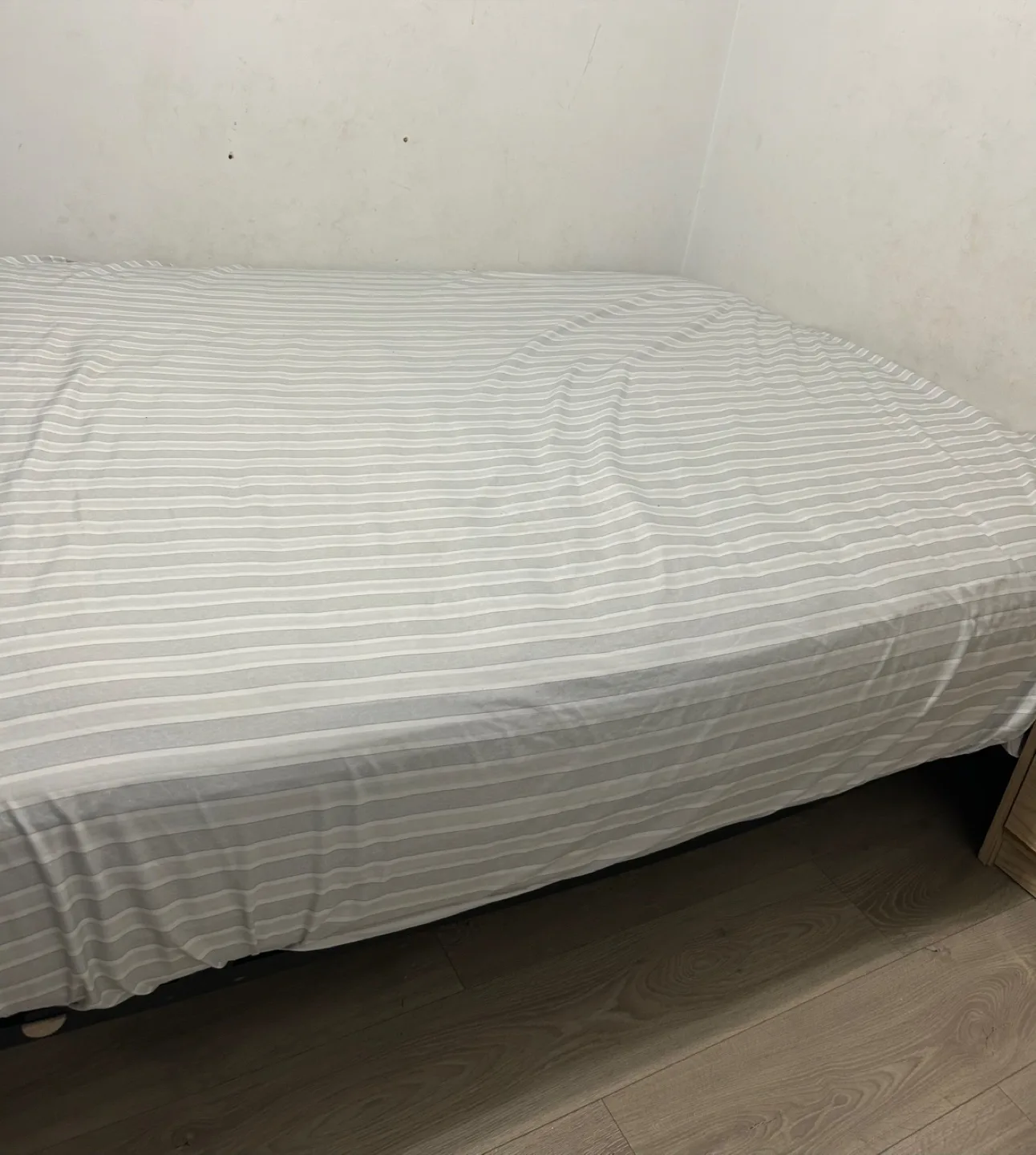 FREE QUEEN BED SET