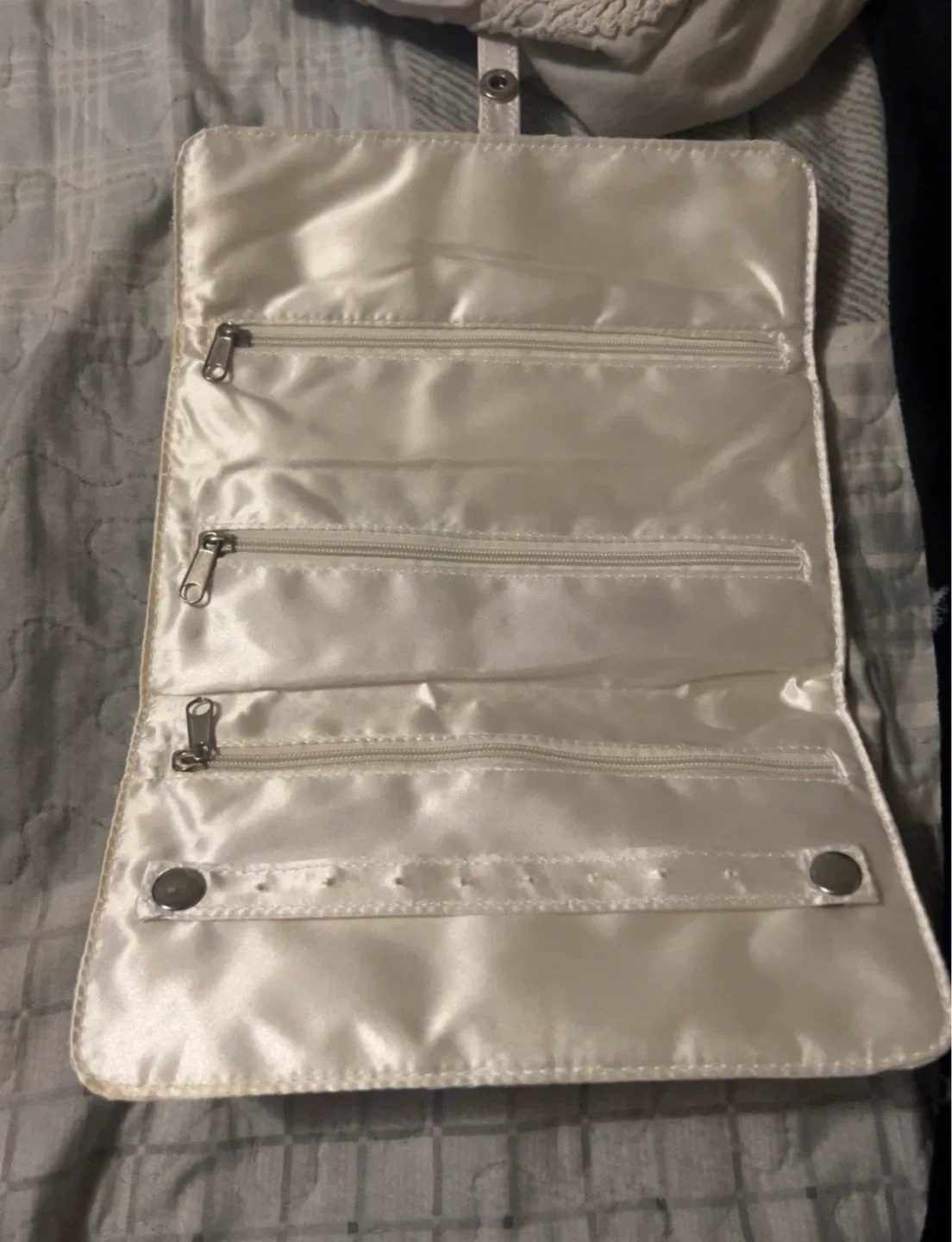 White Travel Jewelry Organizer image indicator(2)