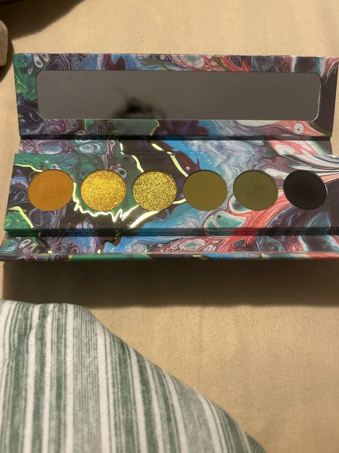 Kaleidos Futurism I: Sci-Fi Green Eyeshadow Palette image indicator(4)