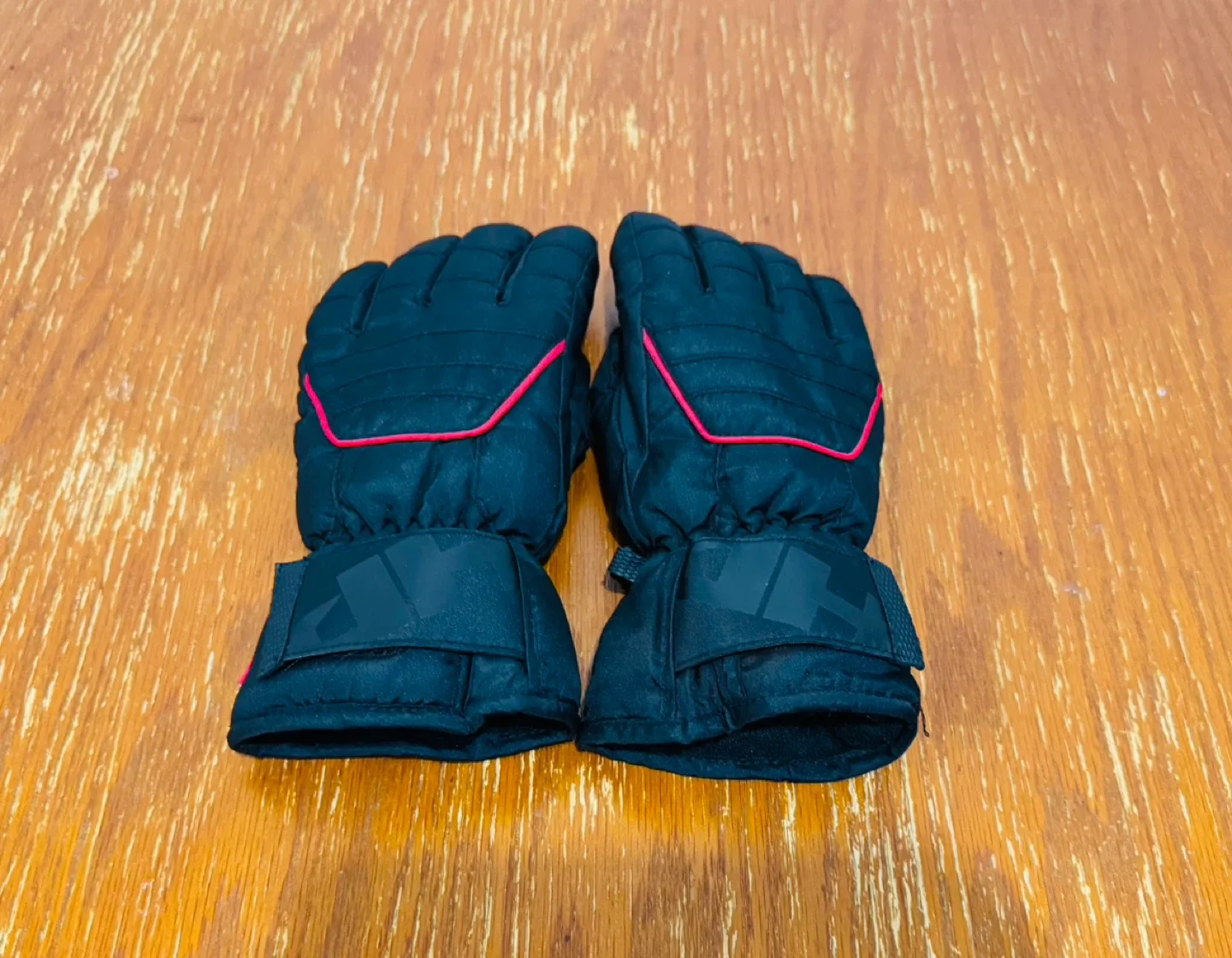 Black Winter Gloves image indicator(3)