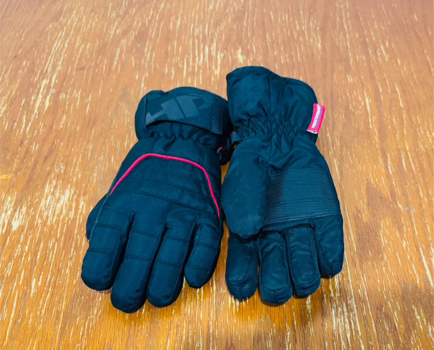 Black Winter Gloves image indicator(2)