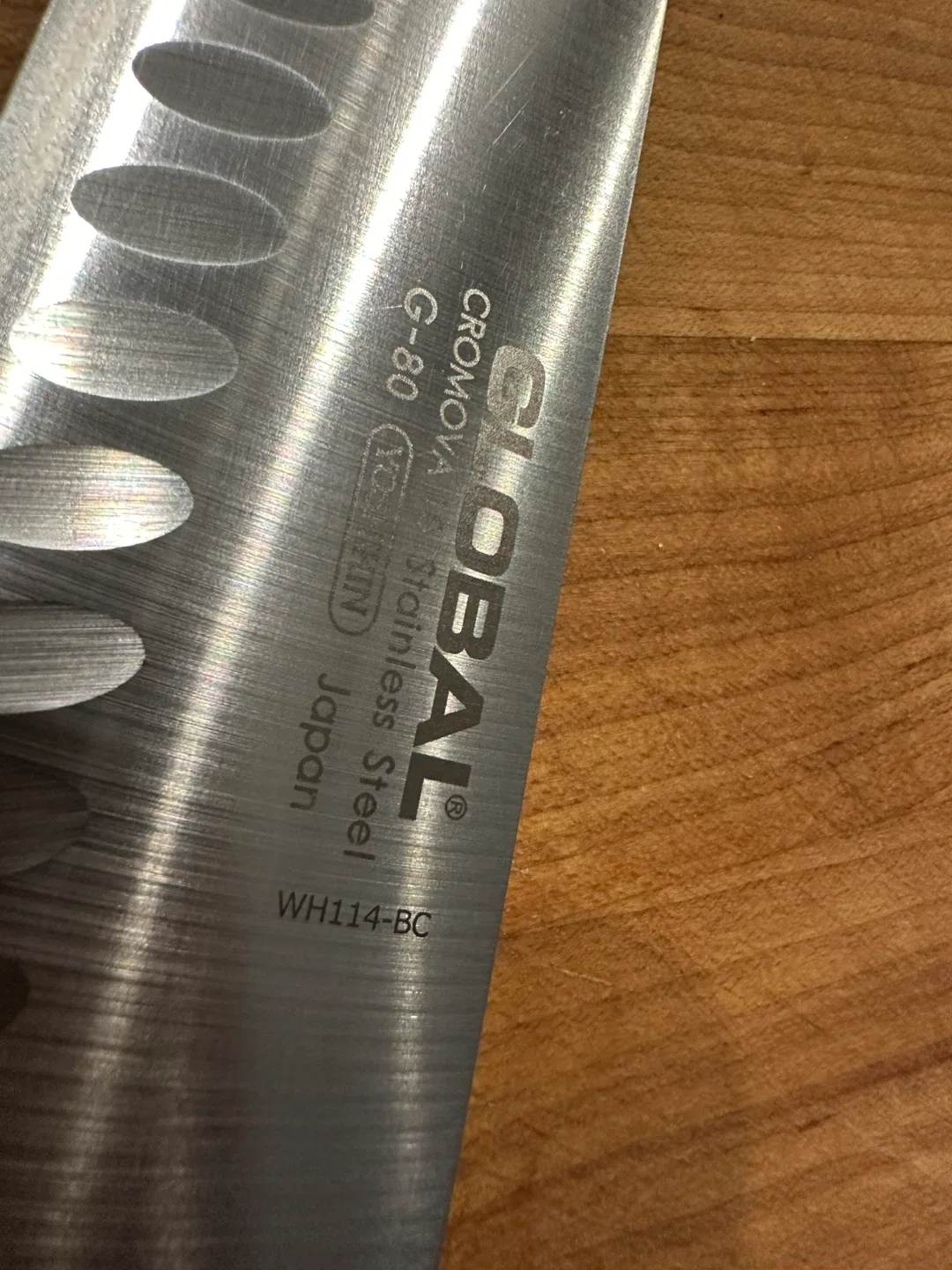 Global 7 inch Santoku Cromova G-80 Stainless Steel Knife image indicator(2)