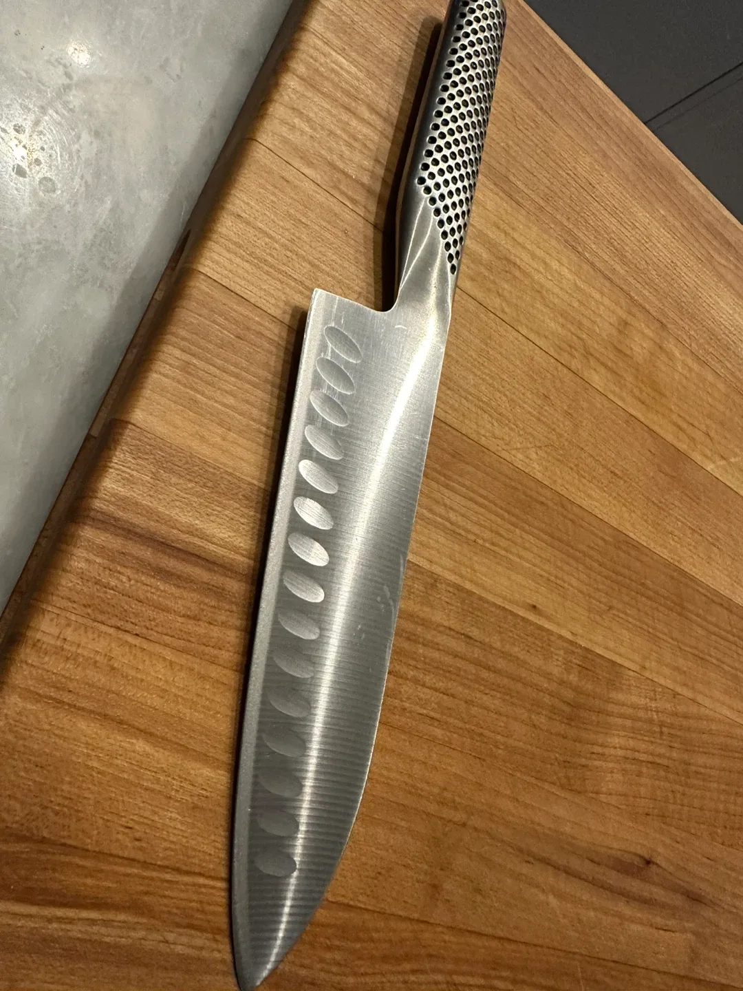 Global 7 inch Santoku Cromova G-80 Stainless Steel Knife image indicator(3)