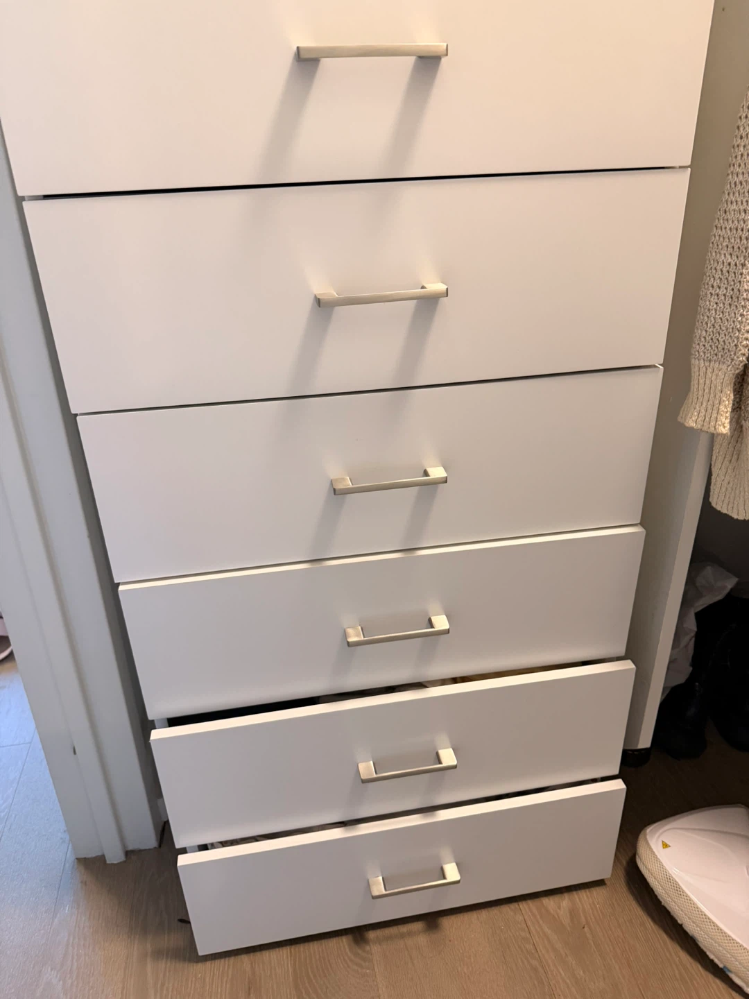 White 6-Drawer Dresser