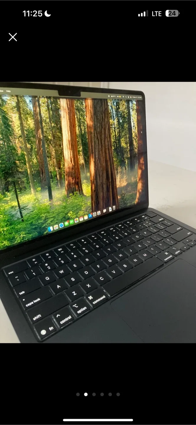 Macbook M4 *BRAND NEW* image indicator(2)