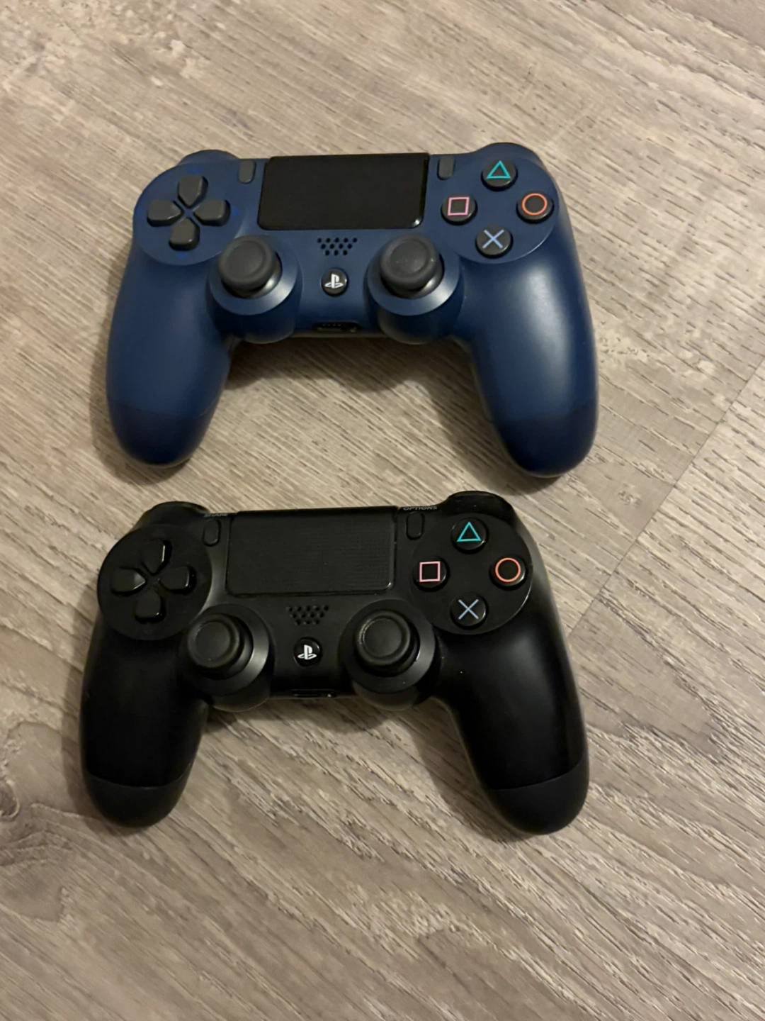 Sony PlayStation 4 512GB Controllers + Console - photo 2