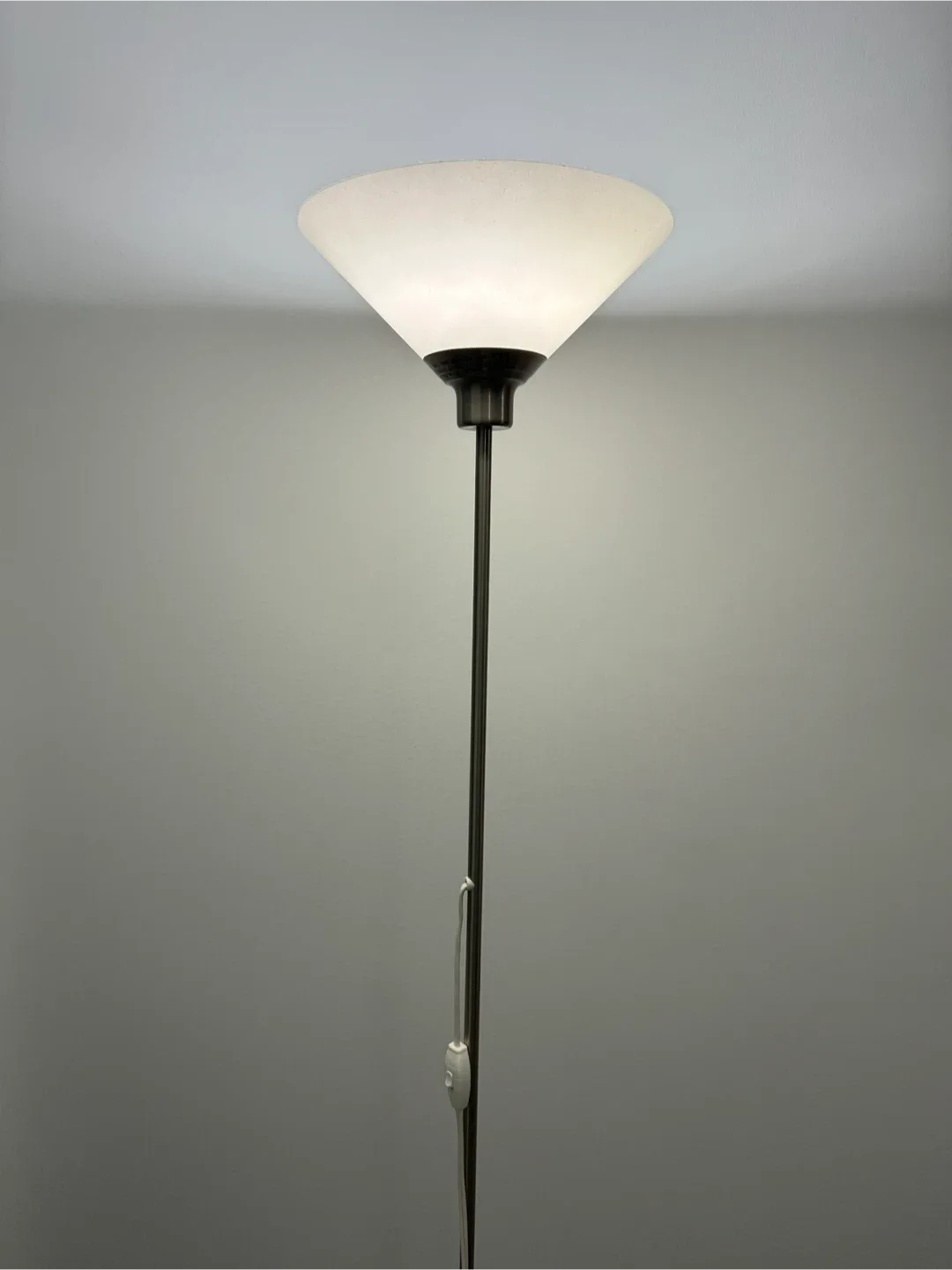 Sturdy Floor lamp with free philips bulbs