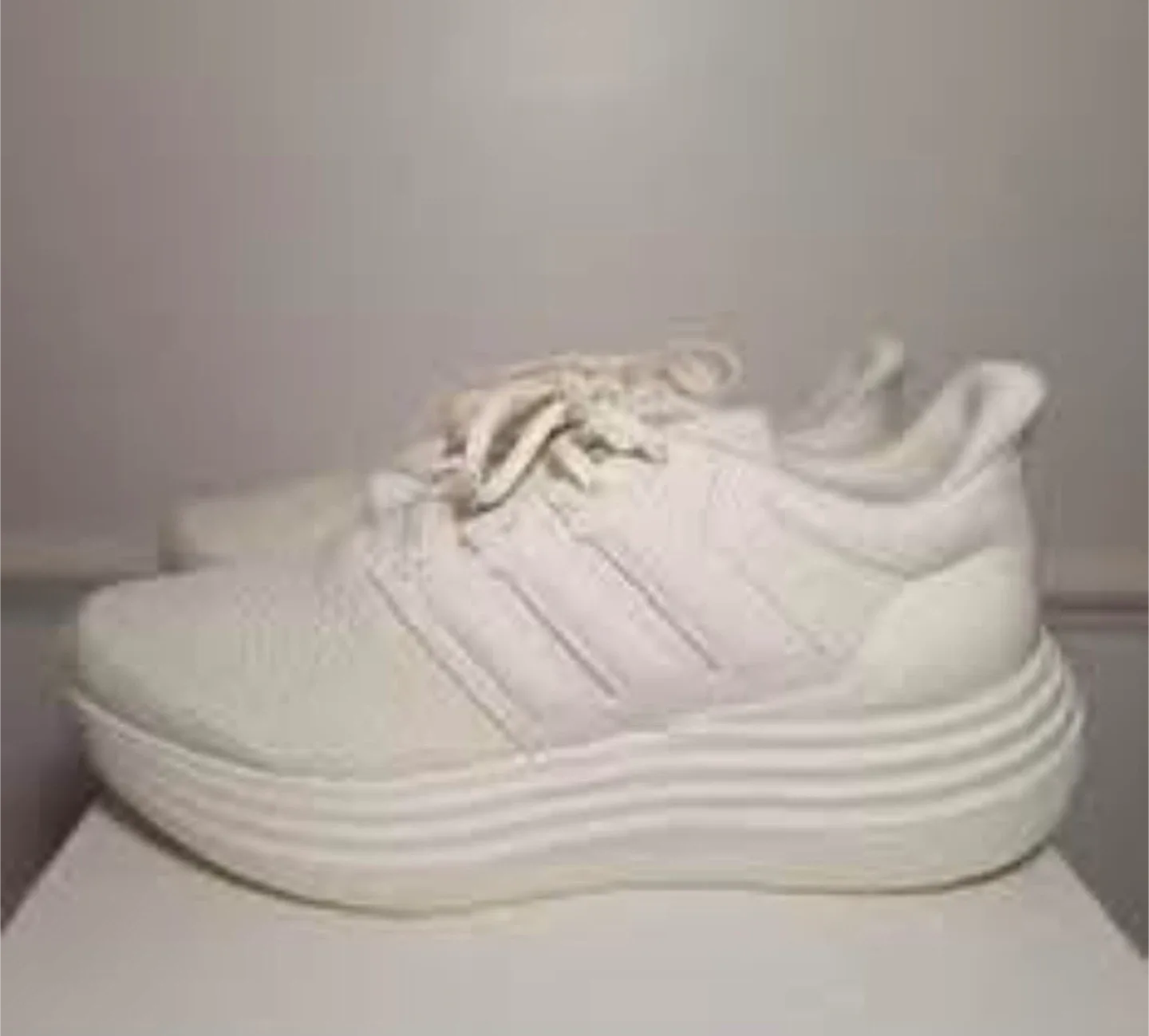 Adidas Ultraboost Light All White - Size 9 image indicator(2)