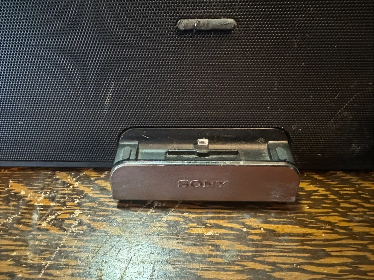 IPhone speaker/charger image indicator(3)