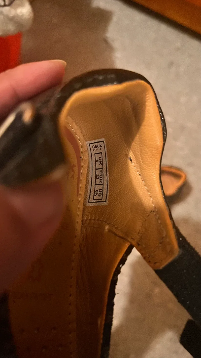 Geox Toddler Black Patent Mary Janes - Size 5 US image indicator(5)