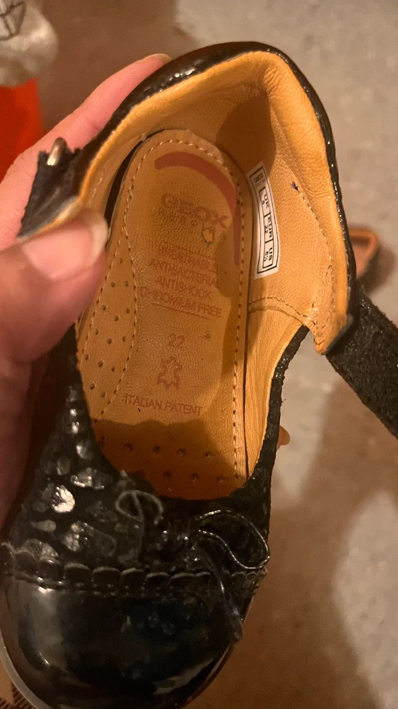 Geox Toddler Black Patent Mary Janes - Size 5 US image indicator(4)