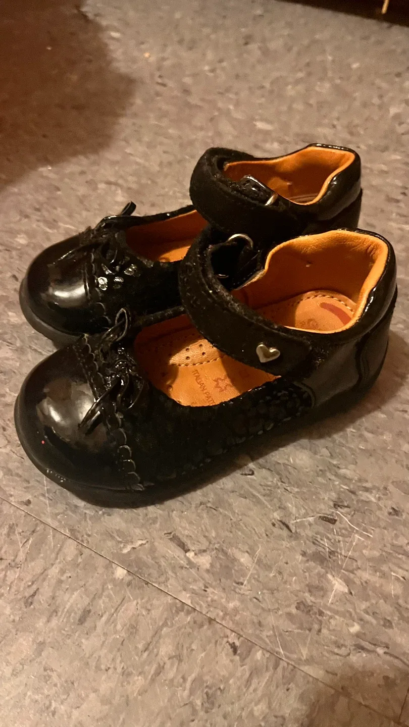 Geox Toddler Black Patent Mary Janes - Size 5 US image indicator(3)