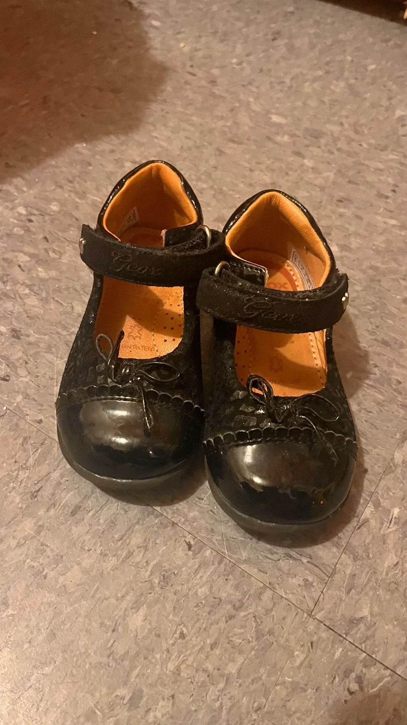 Geox Toddler Black Patent Mary Janes - Size 5 US image indicator(2)