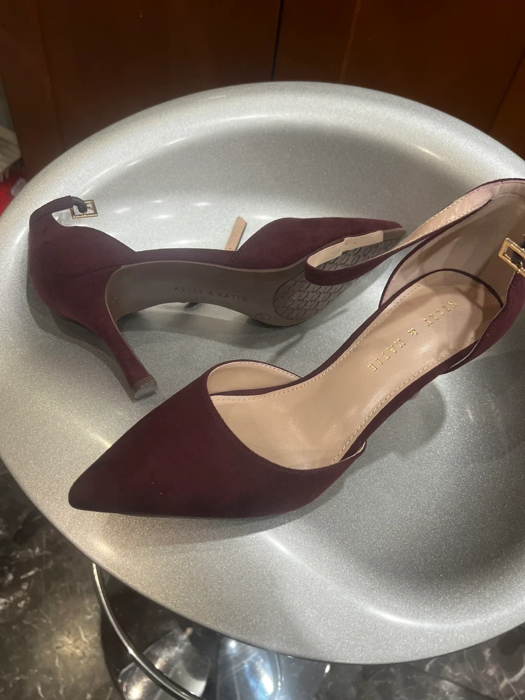 Kelly & Katie Eimira Heels - Burgundy, Size 8.5 image indicator(4)
