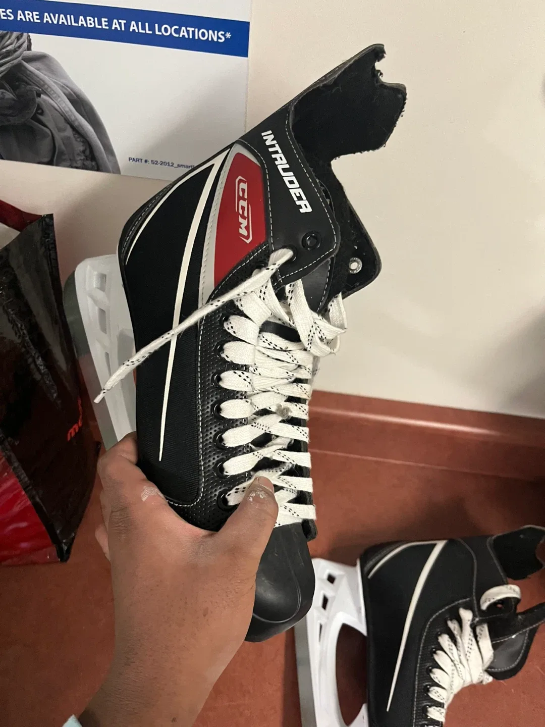 CCM Intruder Hockey Skates - Size 11 image indicator(2)