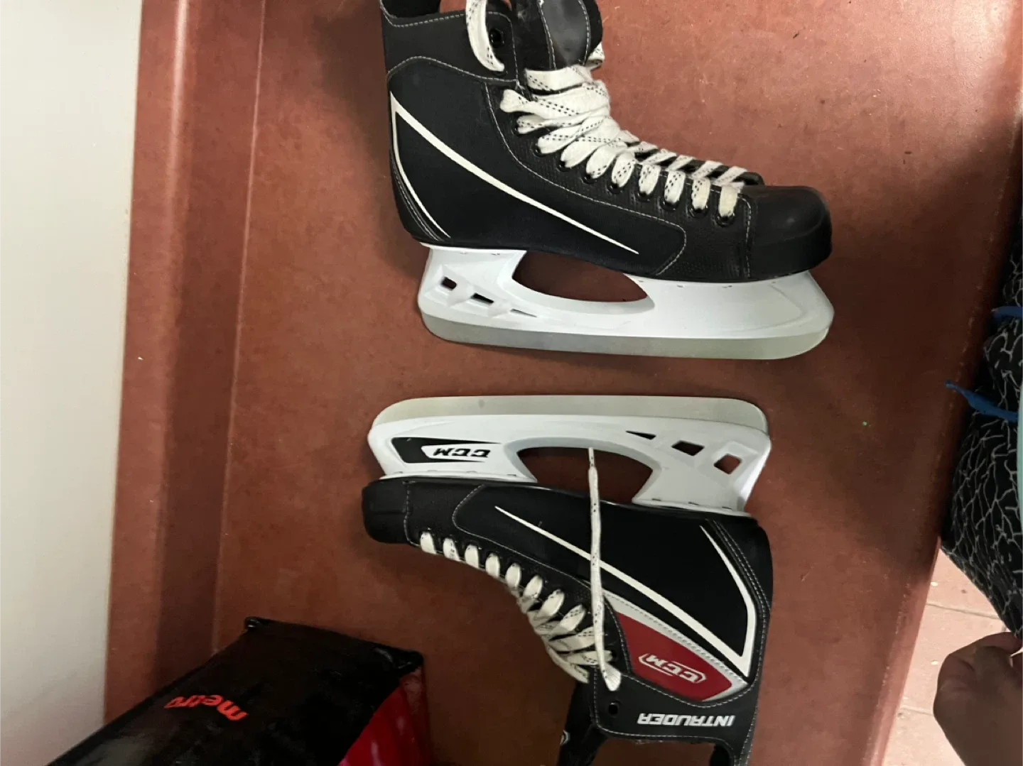 CCM Intruder Hockey Skates - Size 11 image indicator(4)