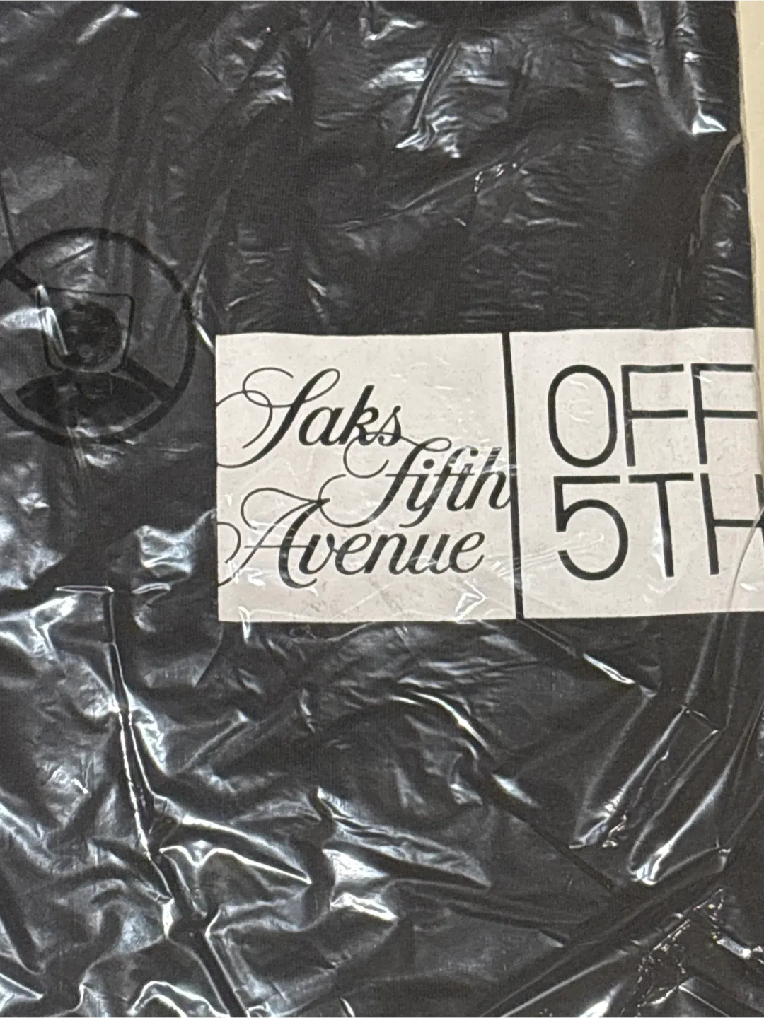 New Saks Fifth Avenue Black T-Shirt - Size M image indicator(2)