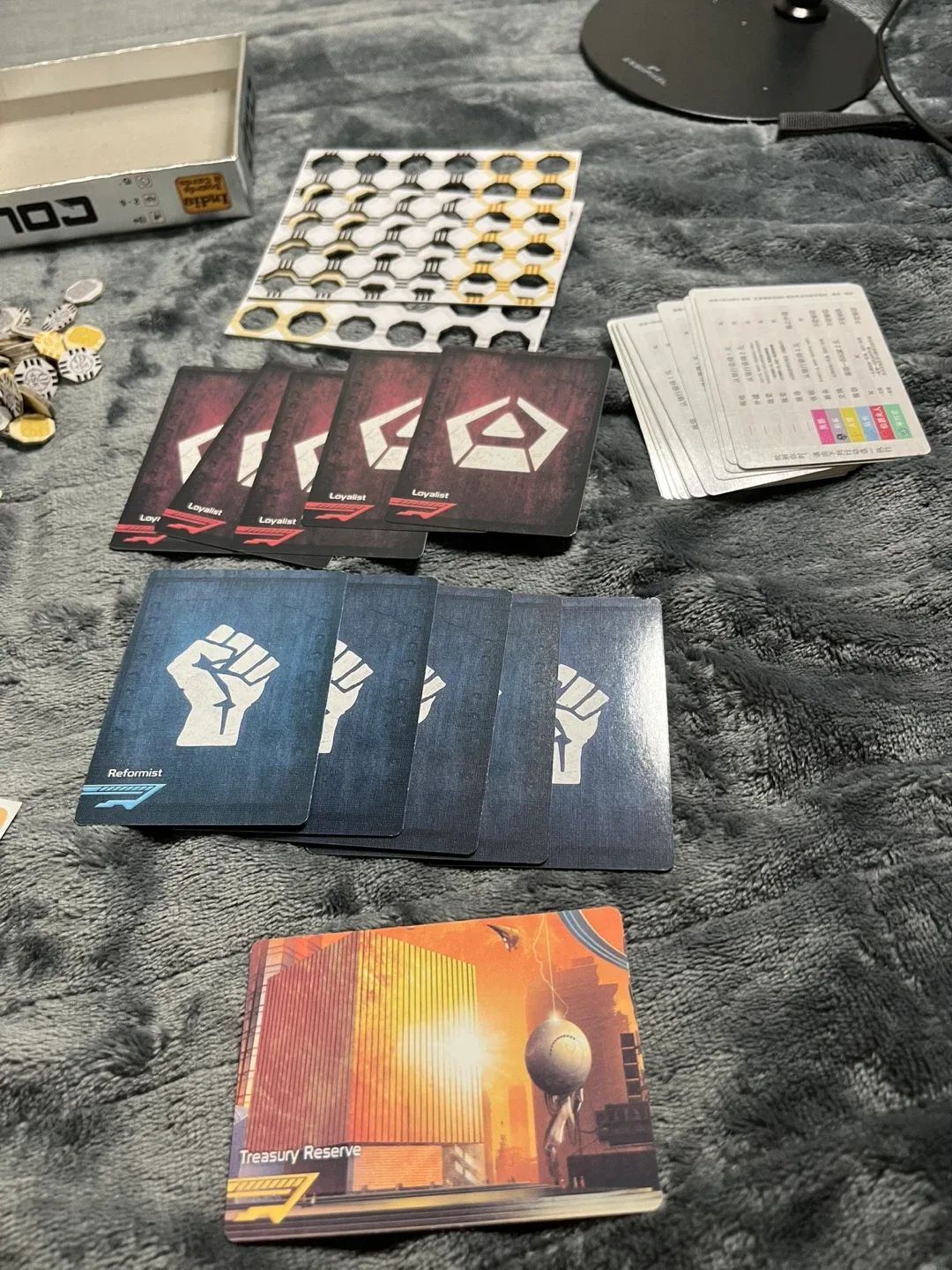 Coup Board Game - The Resistance Universe image indicator(6)