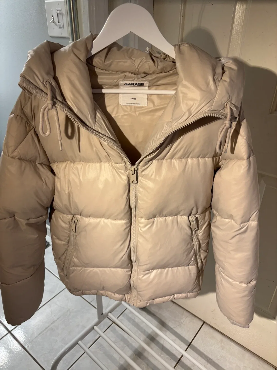 ✨ Women’s “Garage” Puffer Jacket - Cream • Size XS ✨ image indicator(4)
