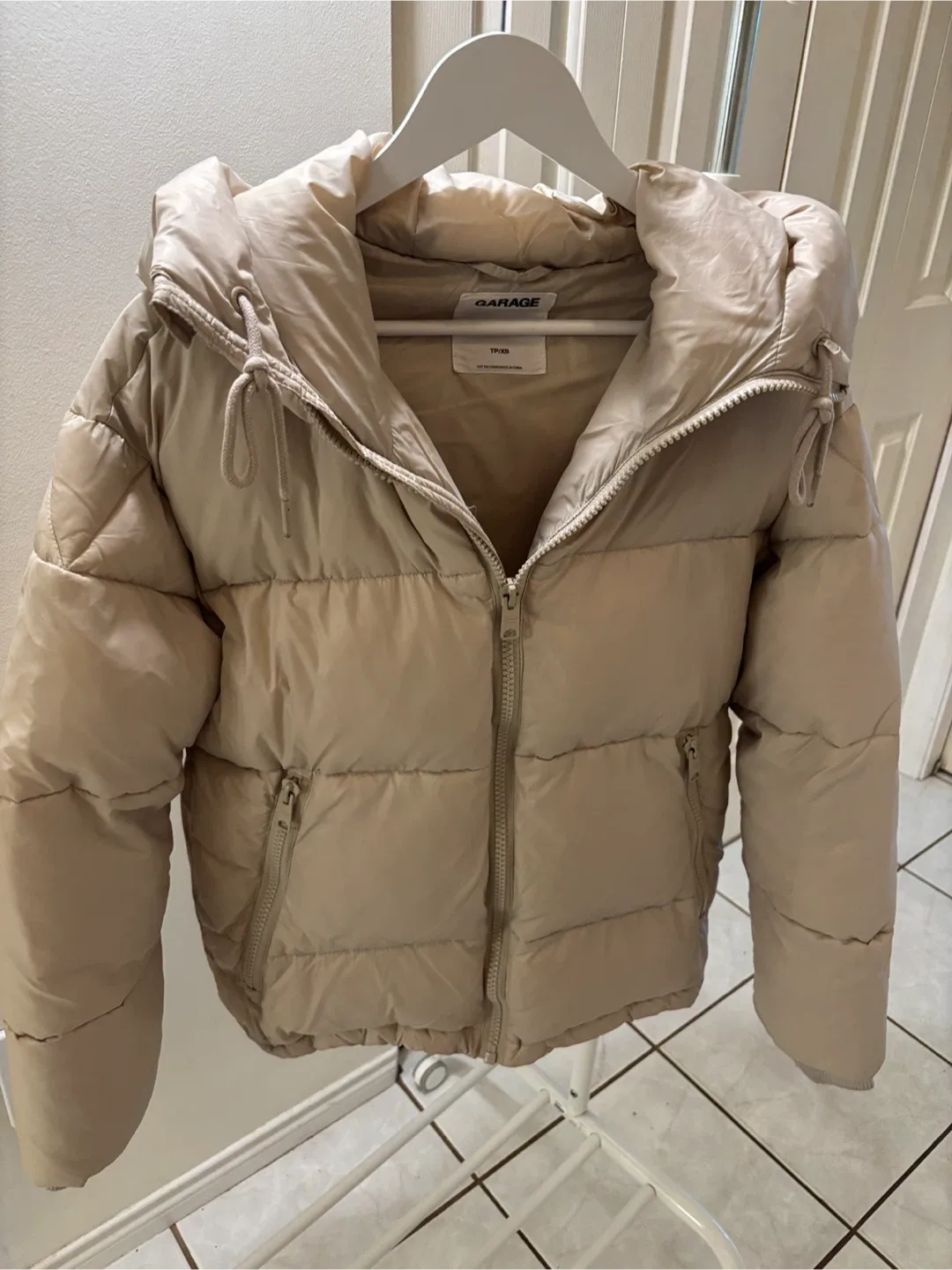 ✨ Women’s “Garage” Puffer Jacket - Cream • Size XS ✨