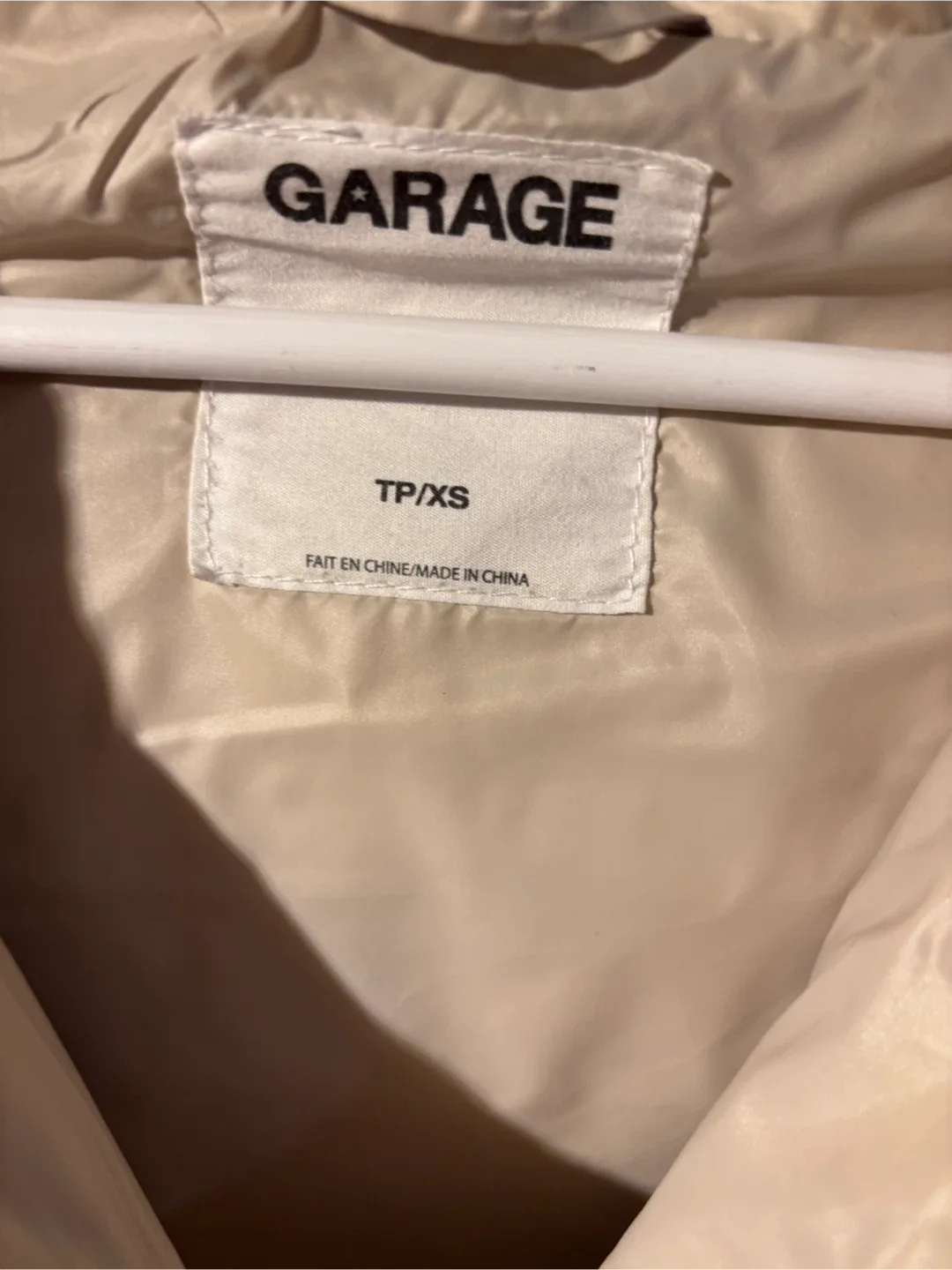 ✨ Women’s “Garage” Puffer Jacket - Cream • Size XS ✨ image indicator(5)